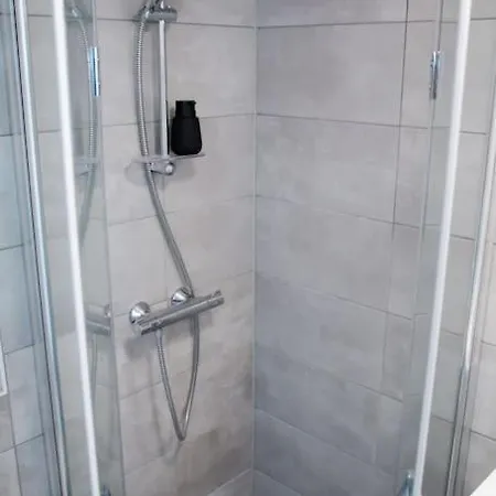 Elegant Penthouse Loft - Near The Airport شقة