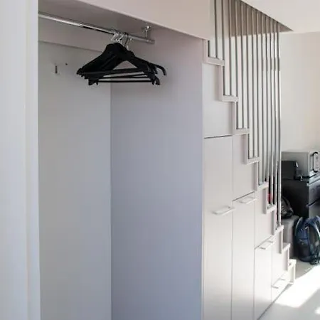 Elegant Penthouse Loft - Near The Airport